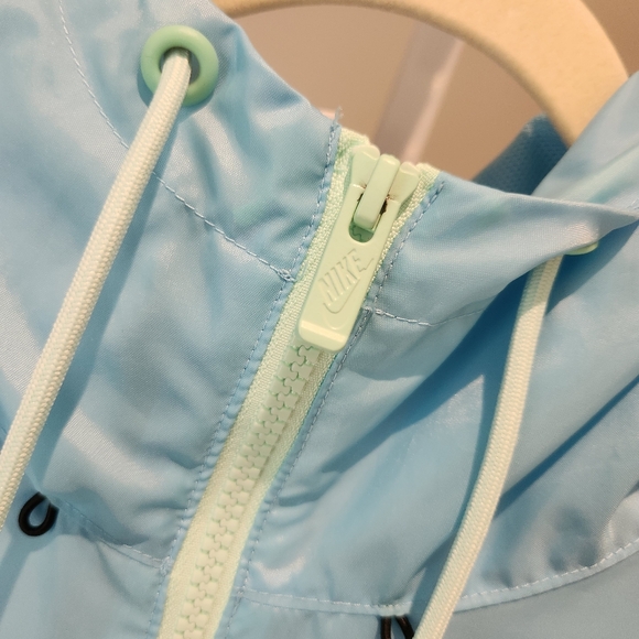 Nike Essentials Windrunner Windbreaker Jacket Mint Foam/Blue Chill DA0001-379 - Picture 6 of 15